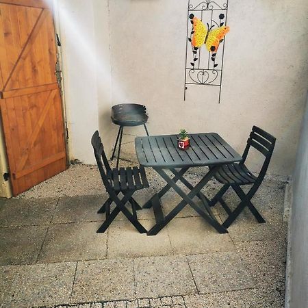 Вилла Studio Tres Agreable Totalement Independant Dans Maison Avec Cour Sans Vis A Vis Виттель Экстерьер фото
